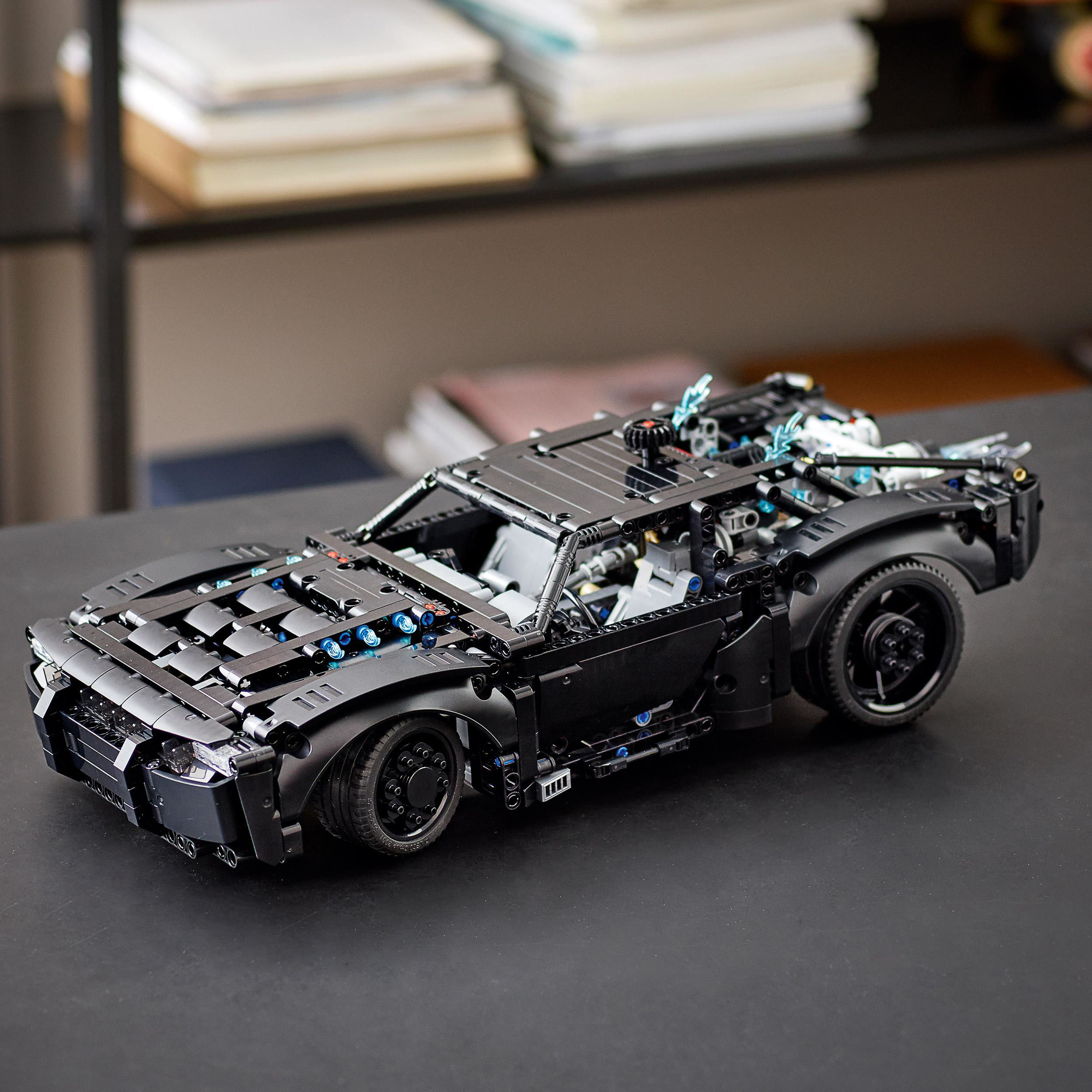 LEGO Technic 42127 BATMOBILE DI BATMAN, Modellino Auto da Costruire con Mattoncini Luminosi, Set del Film del 2022 LEGO Technic BATMOBILE DI BATMAN