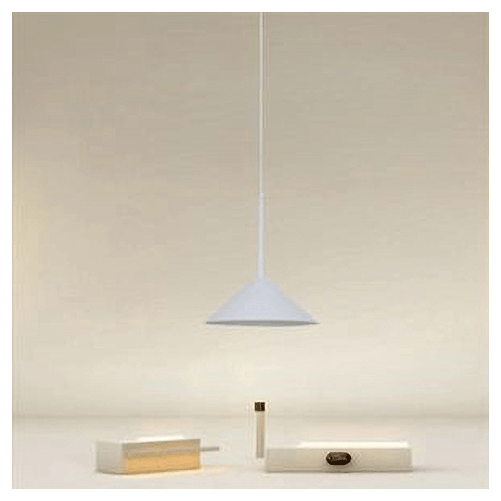 Trade Shop Traesio-lampadario A Sospensione Moderno Con Paralume Triangolare In Ferro Bianco E27 33856 -