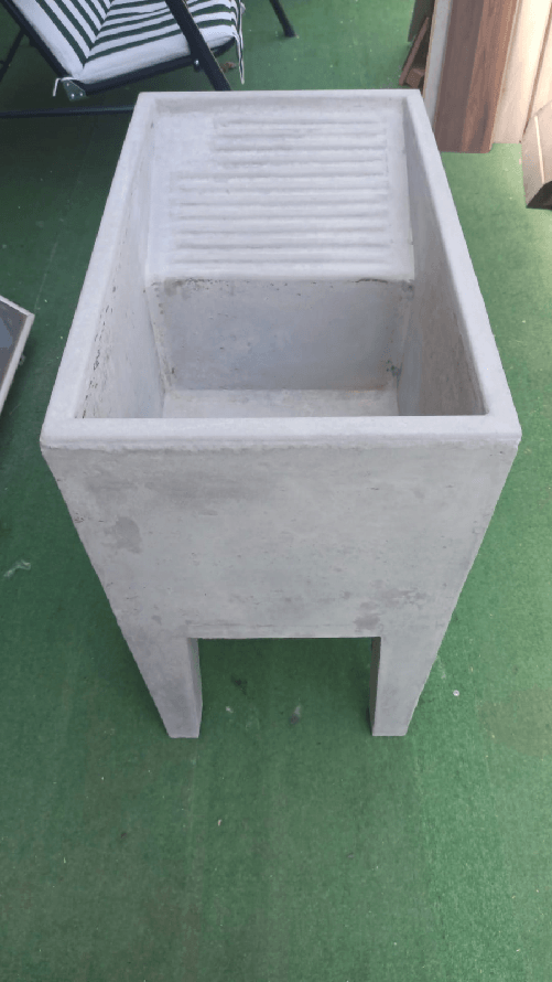 MASTRO GABRIELE Pilozzo con lavatoio uso lavanderia con piedi in cemento grigio misura cm 84x48x74h