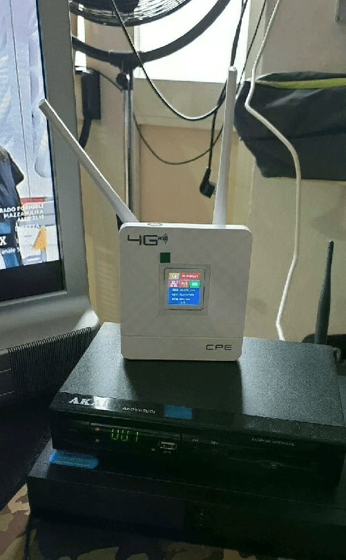 LEOVIN Router Modem 4G LTE Portatile WiFi 2.4GHz Hotspot Mobile SIM Wireless