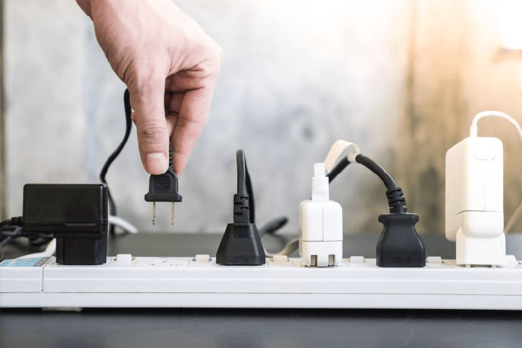 Multipresa elettrica ecova 5 ingressi universali 10/16a colore bianco