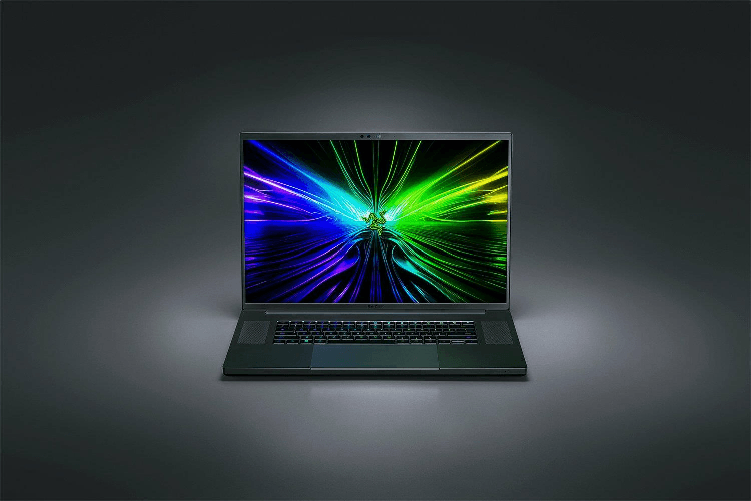 Razer Blade 18 QHD 300Hz Mini LED i9-14900HX 32GB/1TB SSD RTX4080 Win11