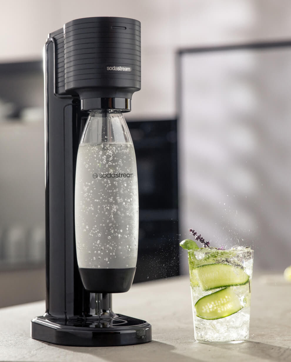 Sodastream â ¢ Produktfarbe: schwarz â ¢ Ausstattung: Kunststoffflasche 1Liter, Quick Connect Zylinder SodaStream Gaia Nero